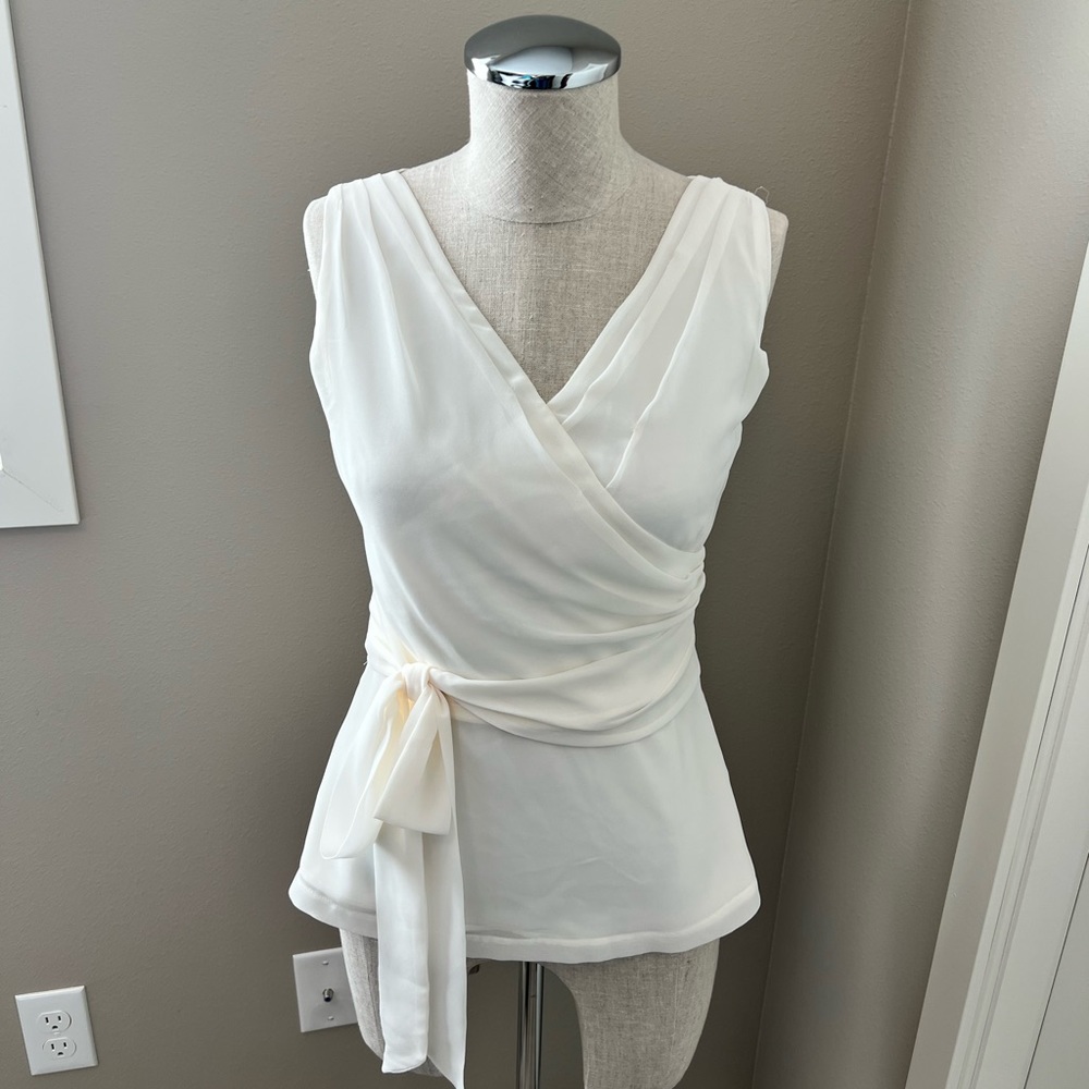 Express white sleeveless blouse with bow